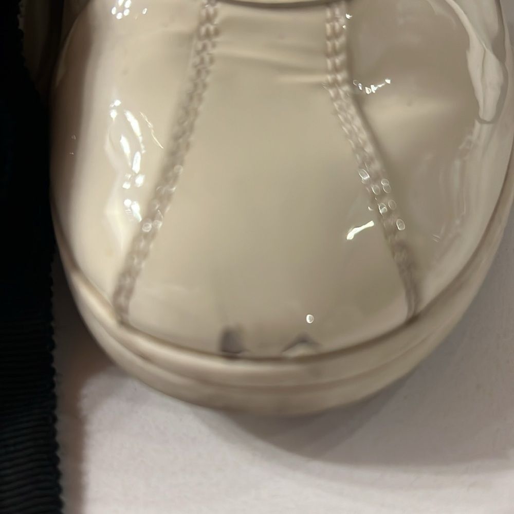 Gucci White and Red Sneakers Sleek Design - Picture 4 of 7